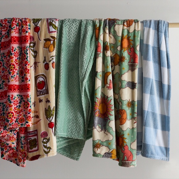 New “Its A Cats World”  The Big One Oversized Plush Throw 🐈🐈⬛ - Picture 2 of 3